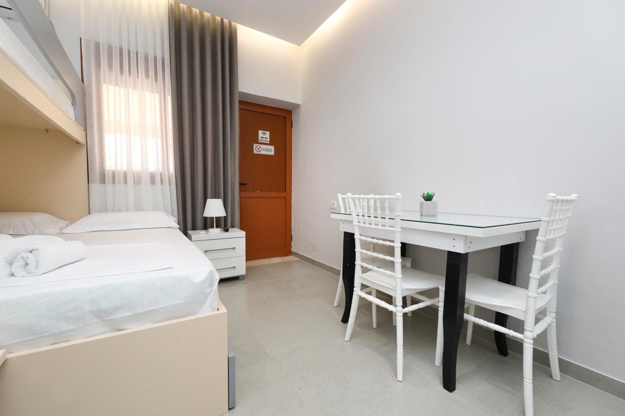 Vila Feliz - Premium Rooms With Free Private Parking فلورا المظهر الخارجي الصورة